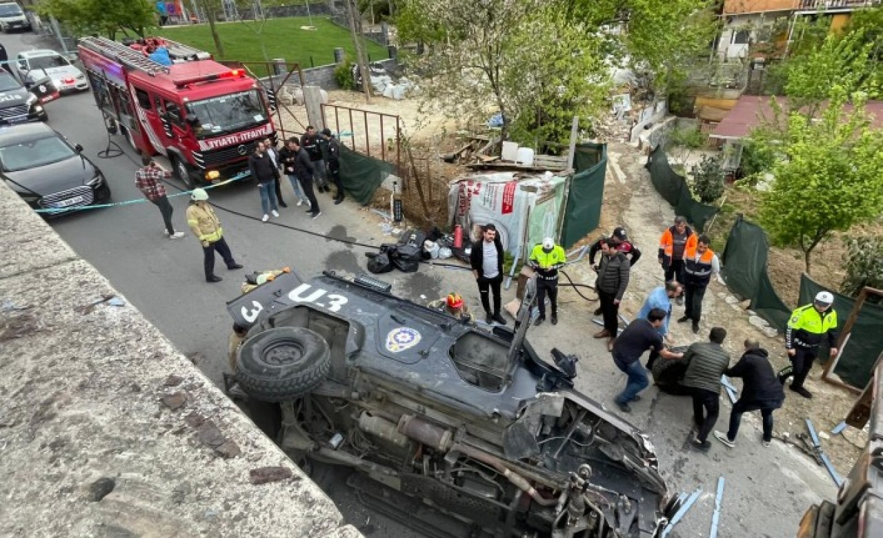 Sarıyer'de zırhlı polis aracının devrilmesi sonucu 2 polis yaralandı
