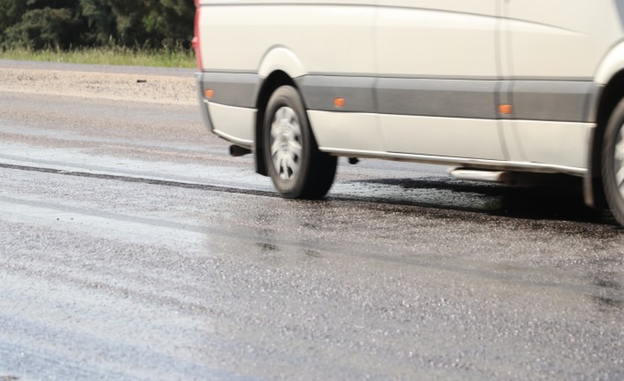 Sıcaktan asfalt eridi