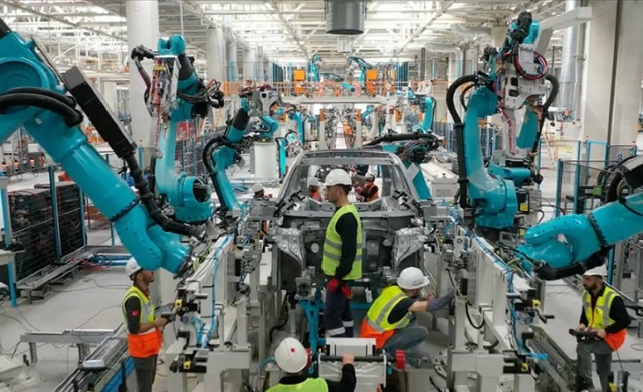 Togg'un ilk C-SUV gövdesi Gemlik tesislerindeki robot hatlarda üretildi