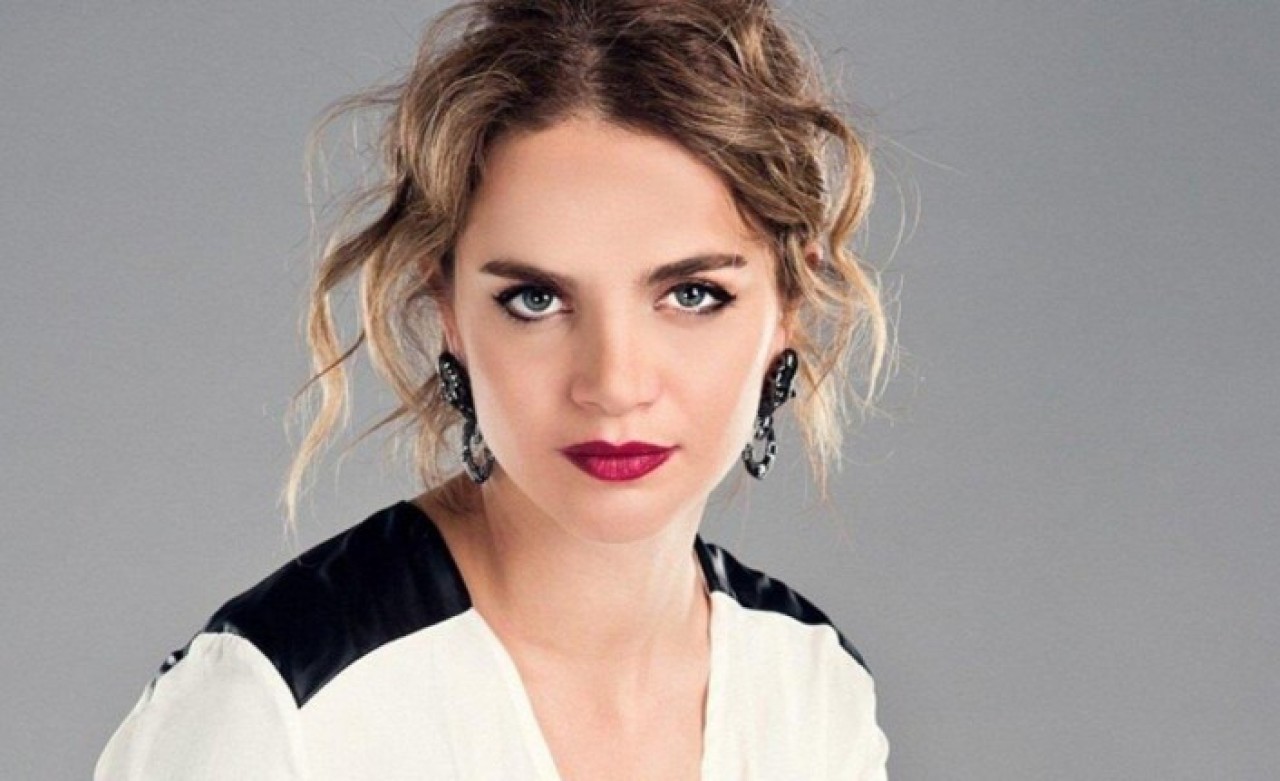 Tuğçe Kazaz'ın 'şeriat' açıklamasına tepki yağdı