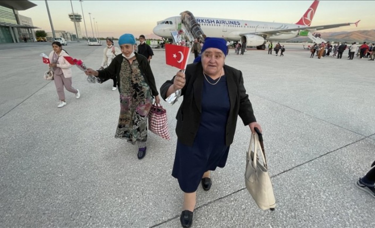 Ukrayna'dan tahliye edilen Ahıska Türklerinden oluşan altıncı kafile Elazığ'a geldi