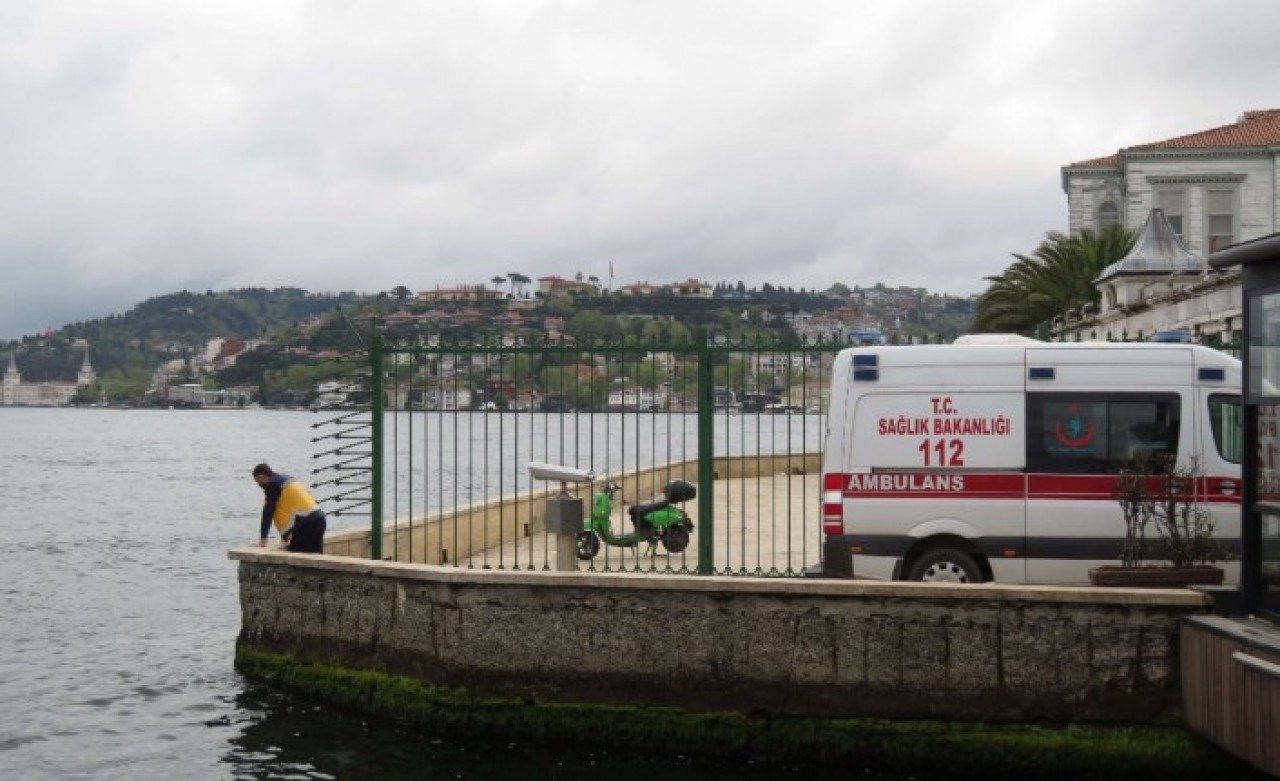 Üsküdar sahilinde fotoğrafı çekilirken denize düşen Erdem Çağlar,  kayboldu