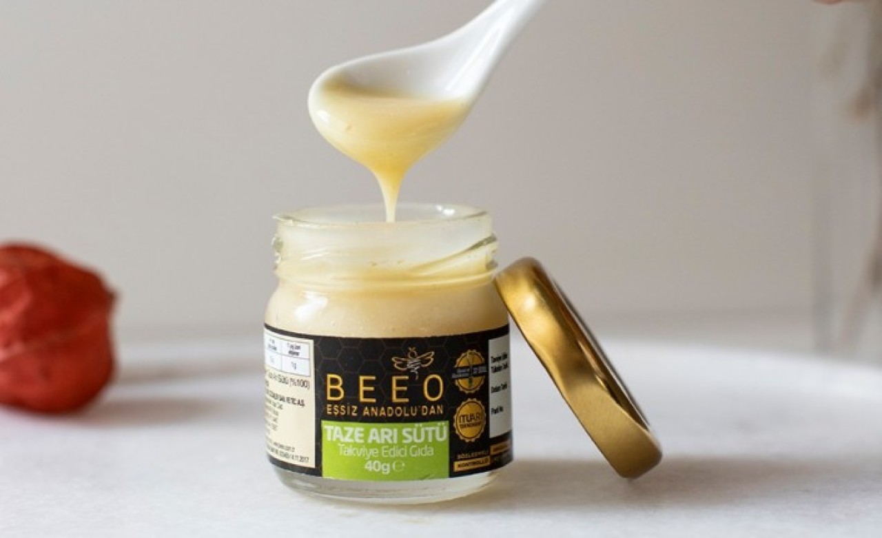 Uzmanlar Kraliçe Arının Besini Olan Arı Sütünü Öneriyor!