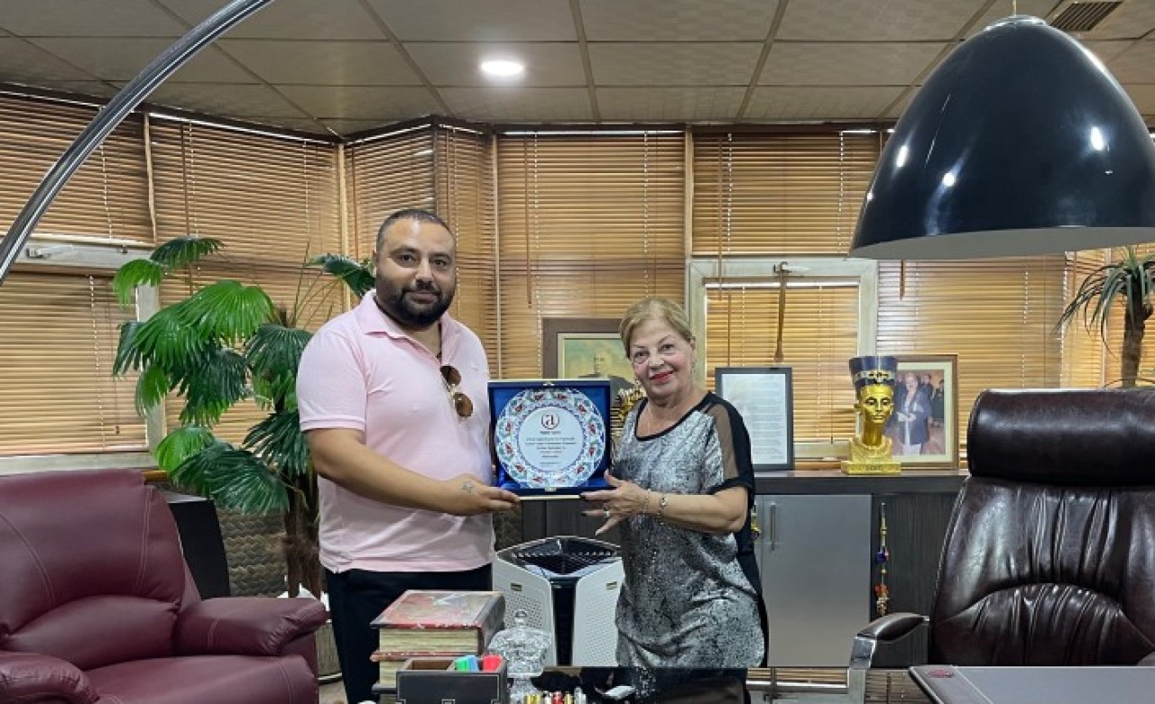 Akparti’li Meclis Üyesi Şule Özülkü’ye Ferhat Aydoğan’dan Ödül