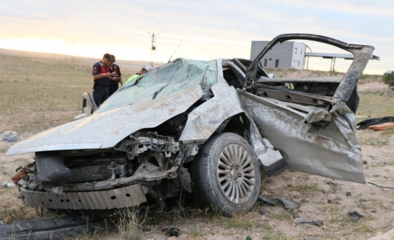 Aksaray'da kaza: Asiye Nakişçi öldü,   Özgür Nakişçi ile 3 oğlu ve  Gonca Nakişçi ile Ahmet Arif Nakişçi yaralandı