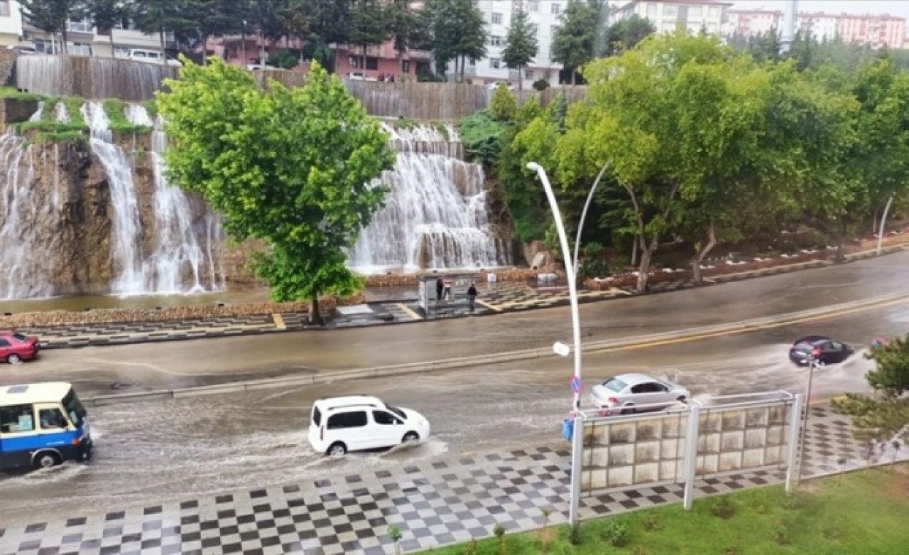 Ankara'yı sel aldı: 21 yaşındaki Busenur Doğanay öldü