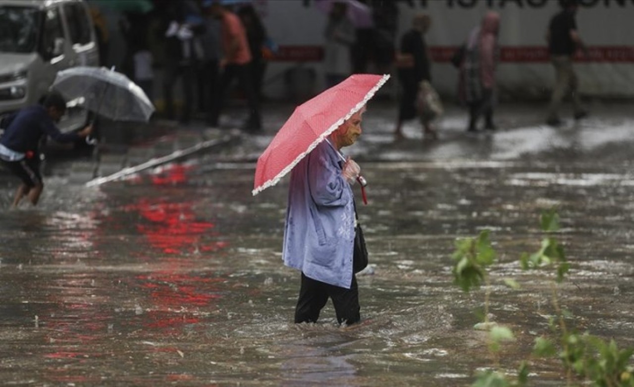 Ankara'yı sel aldı: Hayat felç oldu,  servis şoförü İlkay Yiğit öldü
