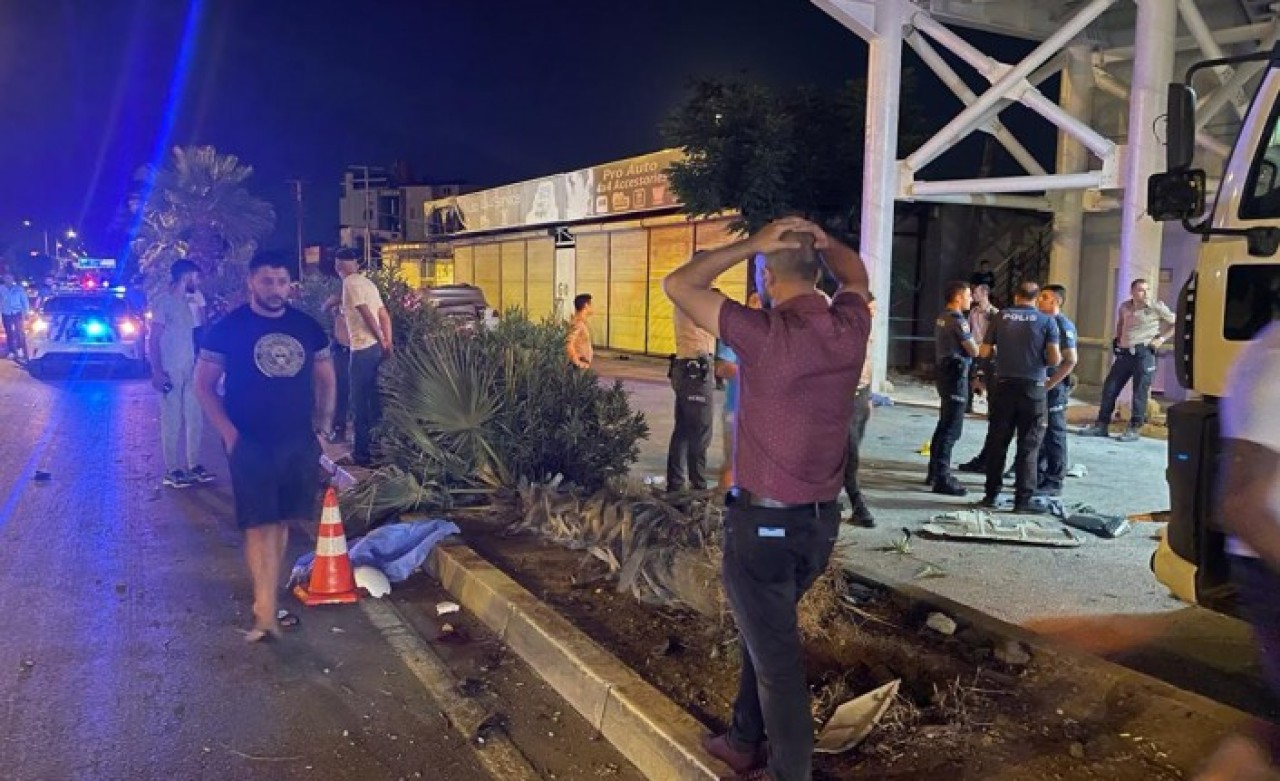 Antalya'da korkunç kaza: Emrah Balcı öldü,  Ali Dikyar ve Gizem Dikyar yaralandı