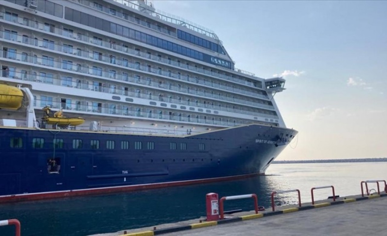 Antalya,  lüks yolcu gemisi Spirit of Adventure ile gelen 529 turisti ağırladı