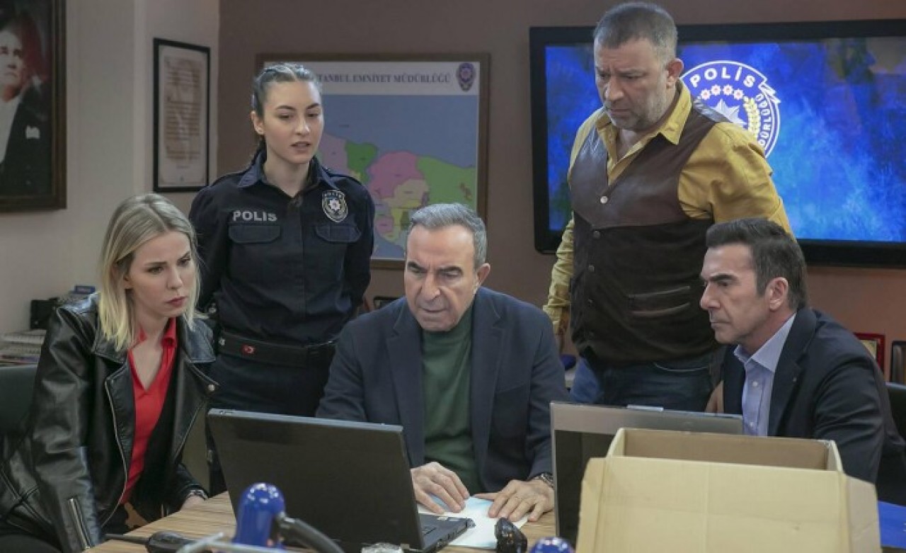 Arka Sokaklar'da yaprak dökümü: Sevilen oyuncu diziden ayrıldı!