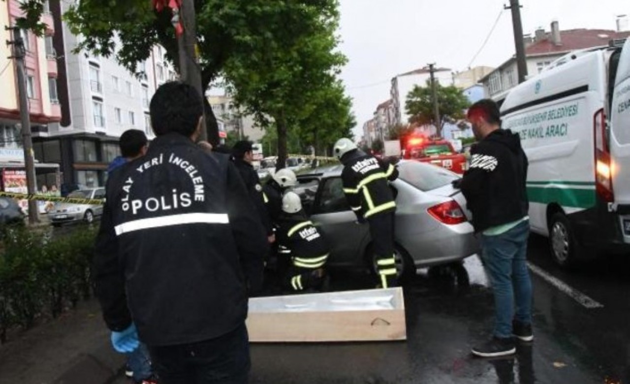 Aydınlatma direğine çarpan otomobil sürücüsü Burak Otman öldü