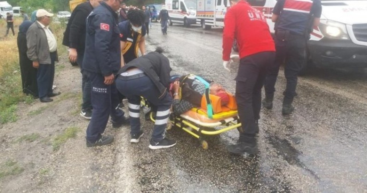 Balıkesir'deki kazada ölenlerin isimleri belli oldu: Ayşe Karaca,  Aysel Turhan,  Emine Turhan,  Ayşe Atik,  Süleyman Altıyurt,  Hatice Karakurt,  Ramazan Konak 