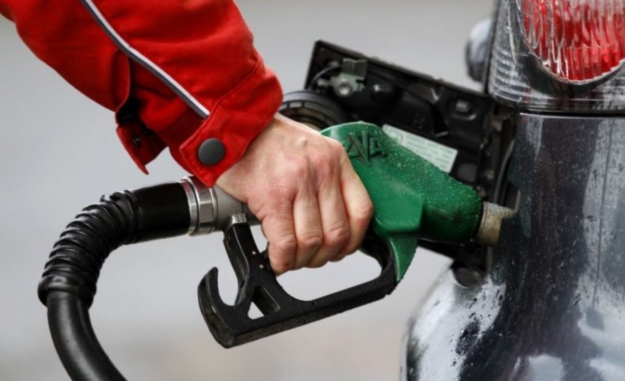 Benzin ve motorine bir büyük zam daha!