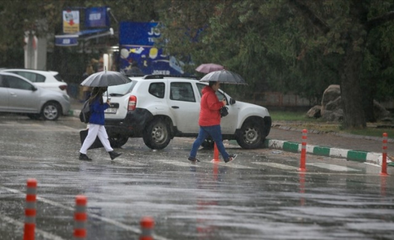 Bu haberi okumadan sokağa çıkmayın: 24 ilde yağmur var; Meteoroloji'den sel ve su baskını uyarısı