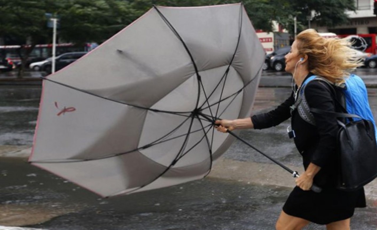 Bugün hava nasıl olacak? Meteorolojiden 3 önemli uyarı: Rüzgar kuvvetli esecek,  yağmur da yağacak,  o illerde göz gözü görmeyecek!