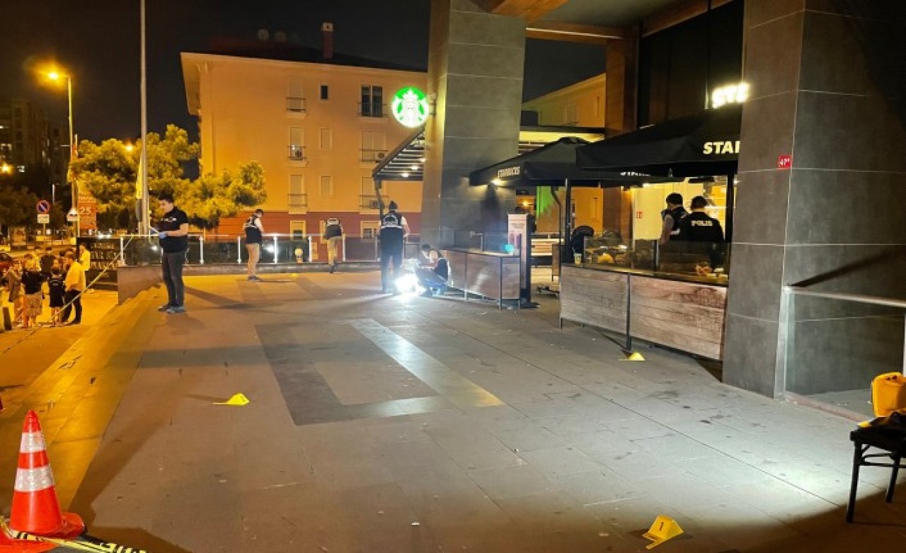 Büyükçekmece'de Starbucks kafede dehşet: Çatışma çıktı,  silahlar çekildi,  kan aktı
