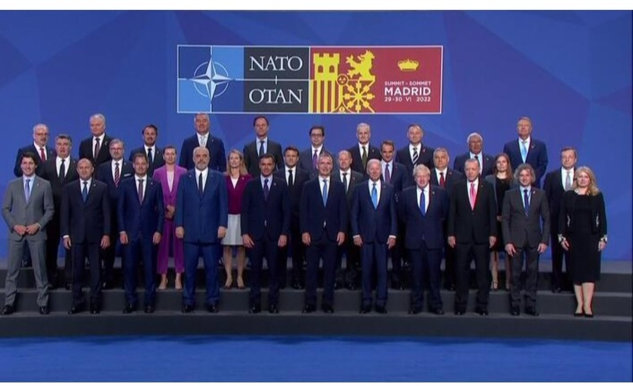 Cumhurbaşkanı Erdoğan,  NATO Zirvesi'nde aile fotoğrafına katıldı