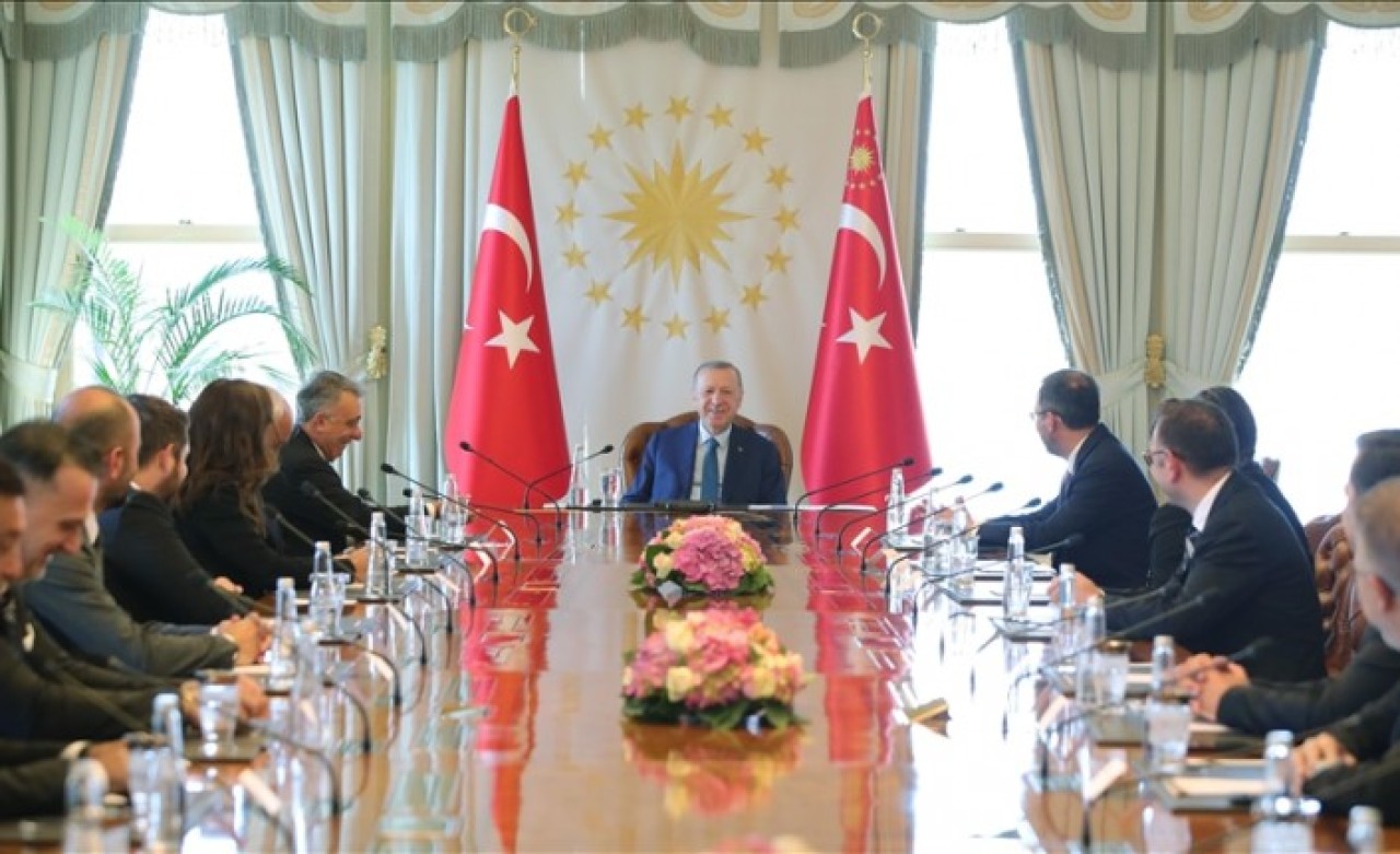 Cumhurbaşkanı Erdoğan,  Beşiktaş Kulübü Başkanı Çebi'yi kabul etti