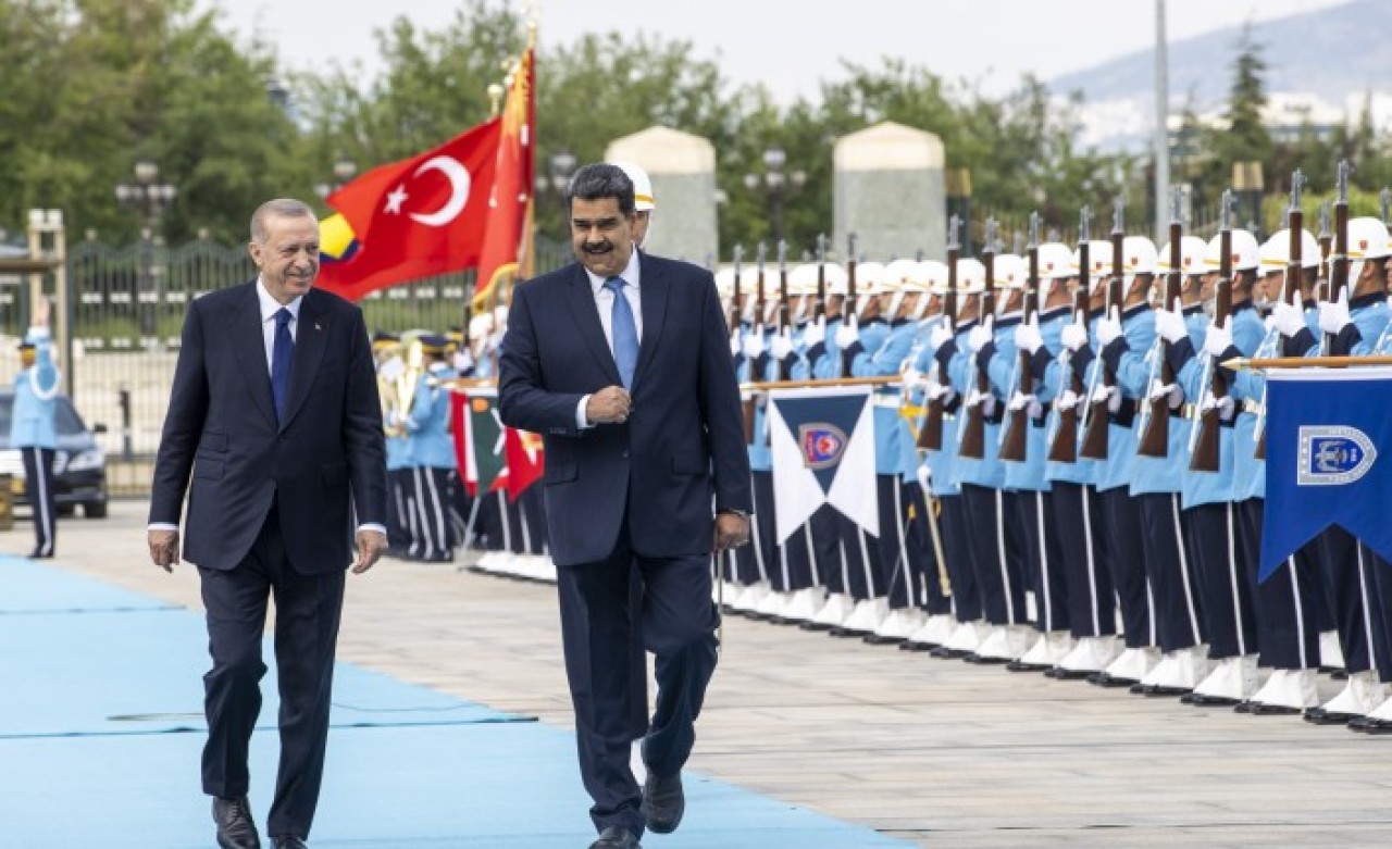 Cumhurbaşkanı Erdoğan,  Venezuela Devlet Başkanı Maduro'yu resmi törenle karşıladı