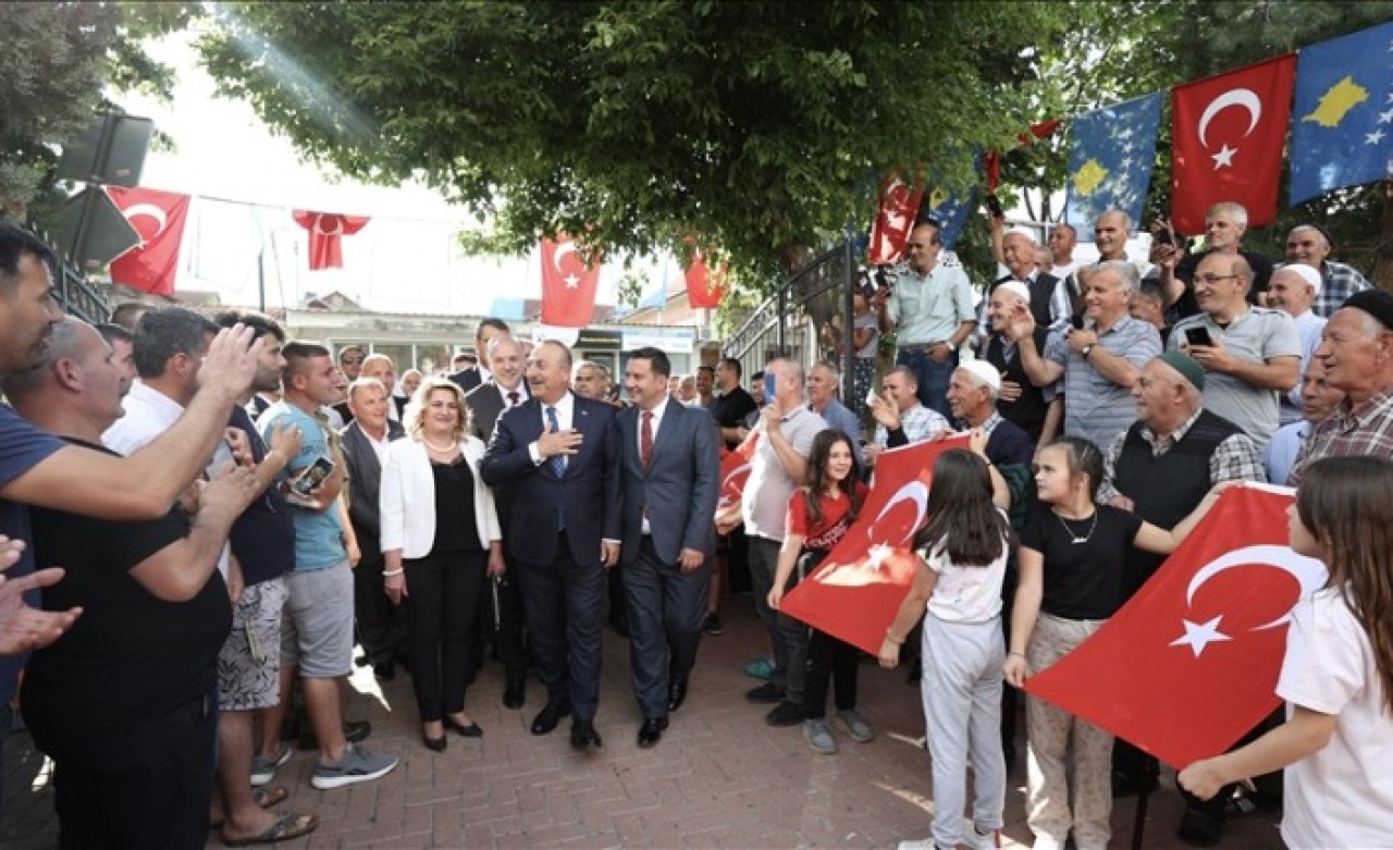 Dışişleri Bakanı Çavuşoğlu'na Prizren ve Mamuşa 'da coşkulu karşılama!