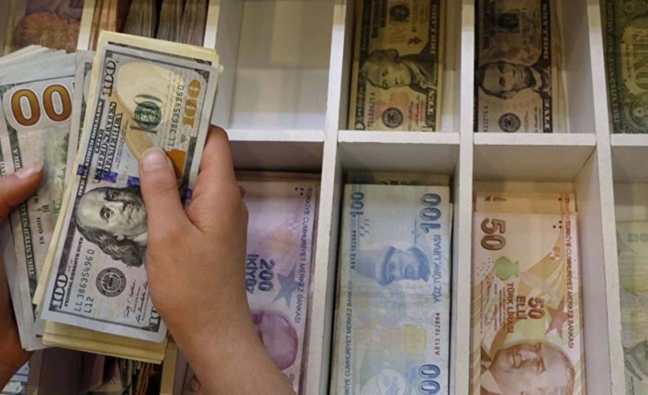 Dolar nereye koşuyor? Sene başında 13 liraydı,  şimdi bakın kaç lira? Rekor üstüne rekor kırdı