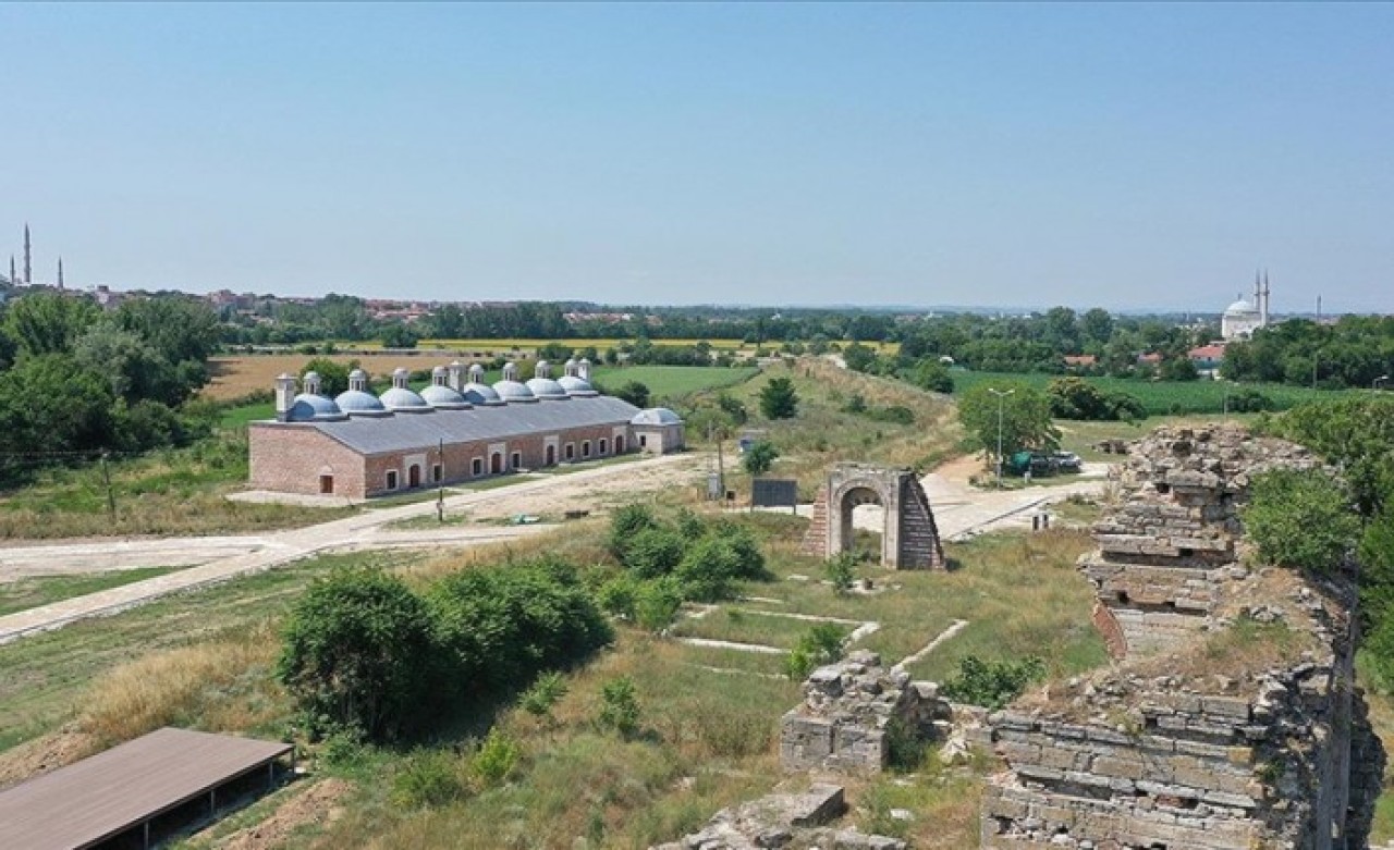 Edirne Sarayı'nın kalıntılarında kazı çalışmaları sürüyor