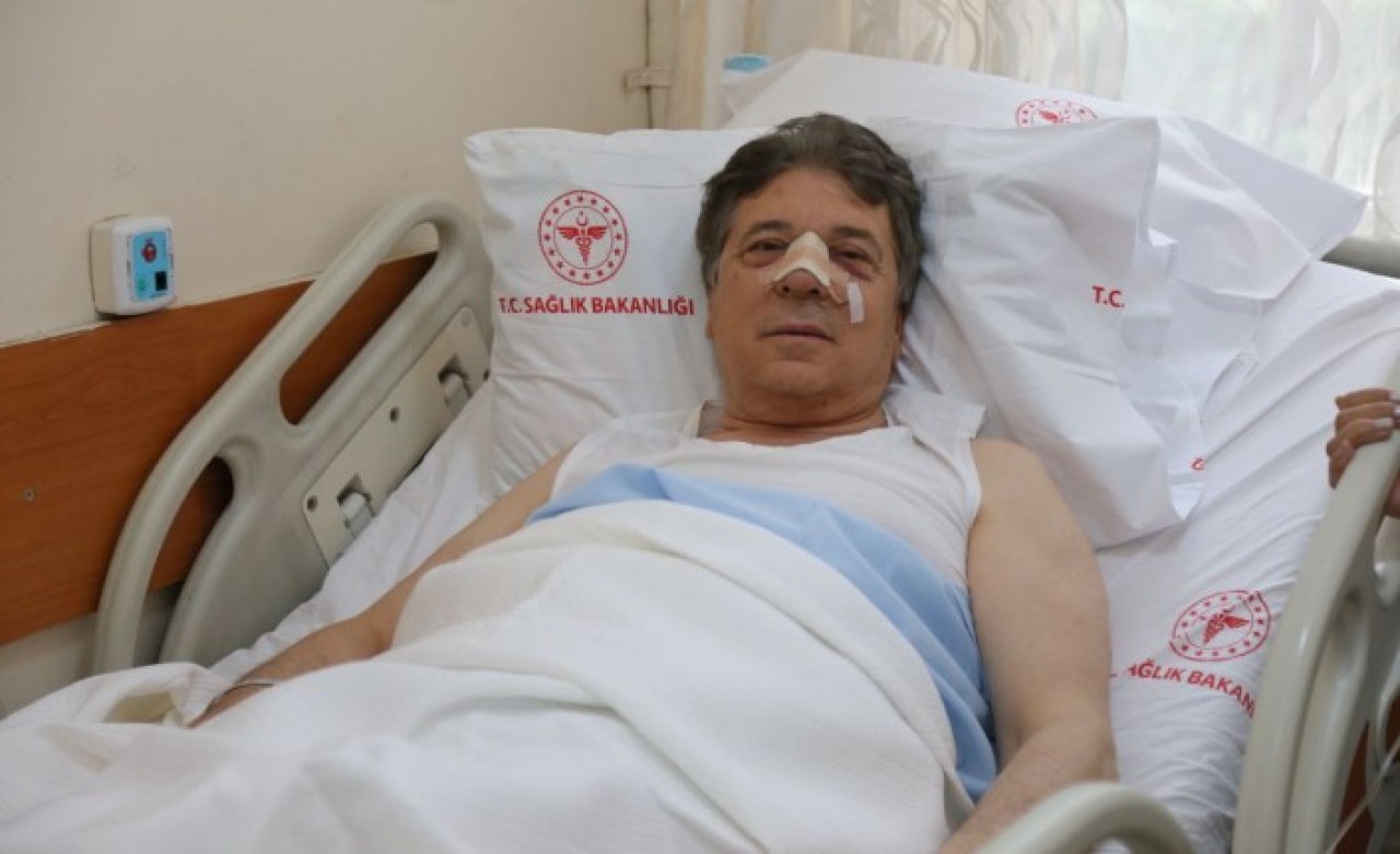 Edremit Belediye Başkanı Selman Hasan Arslan darbedildi,  yardımcısı Serkan Kürşad Saran açığa alındı