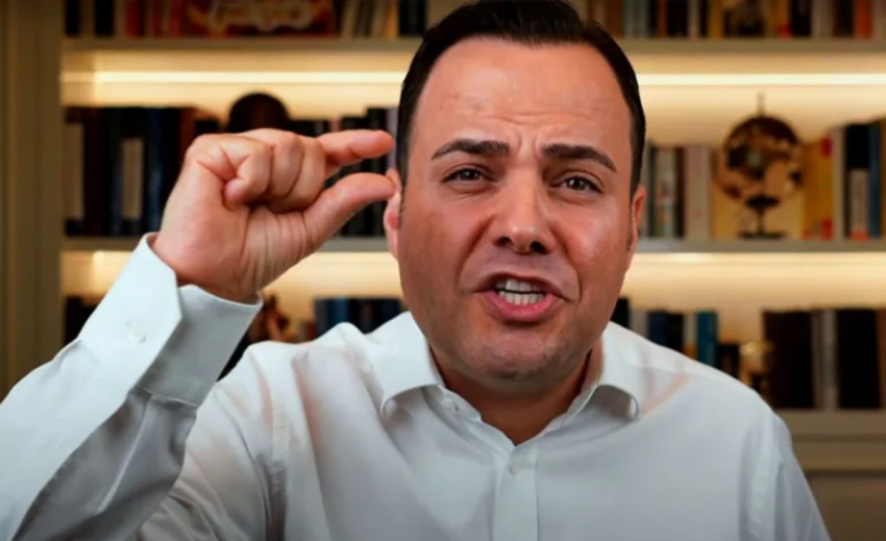 Ekonomist Özgür Demirtaş'ı çileden çıkaran yorum! "Sen kimin çocuğusun?"