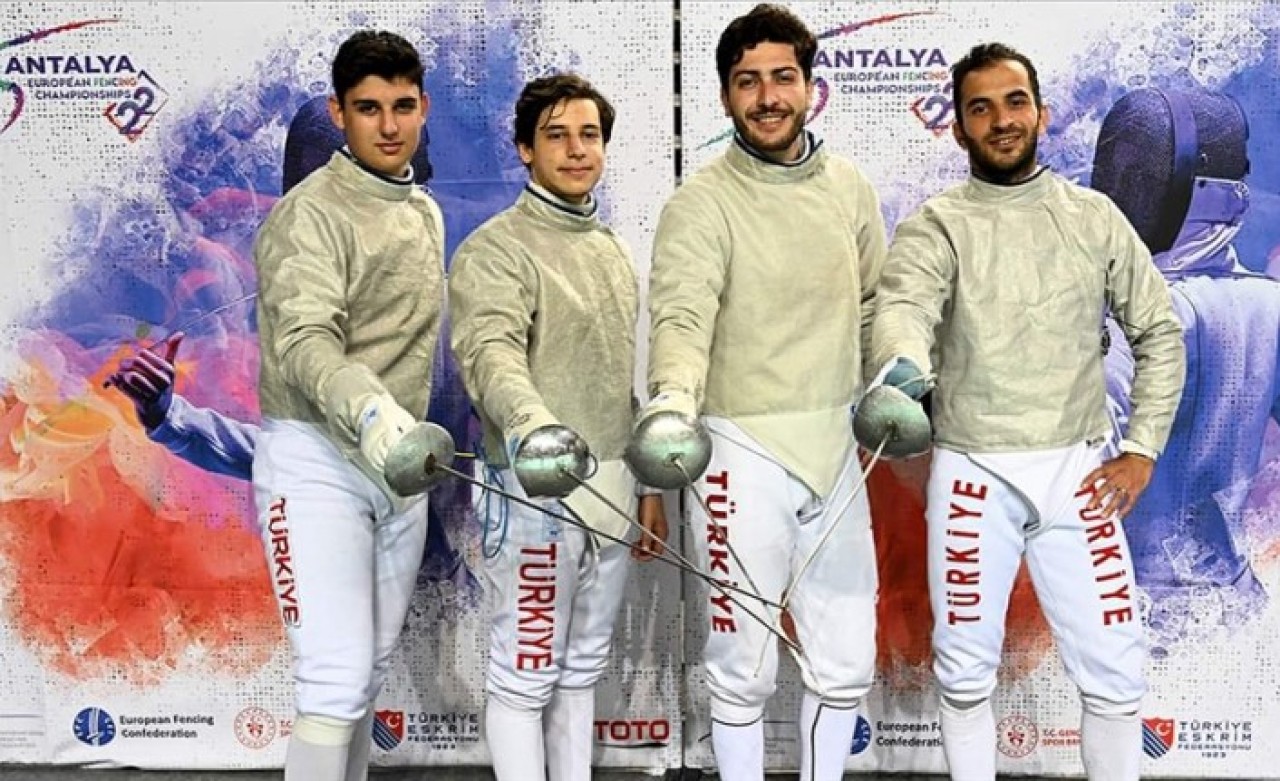 Erkek Kılıç Milli Takımı'ndan tarihi başarı