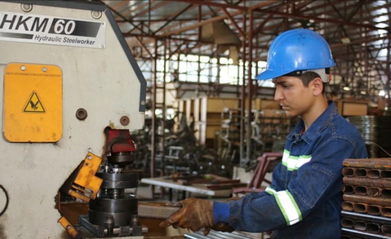Meslek lisesi öğrencileri yaptıkları üretimle ekonomiye katkı sağlıyor