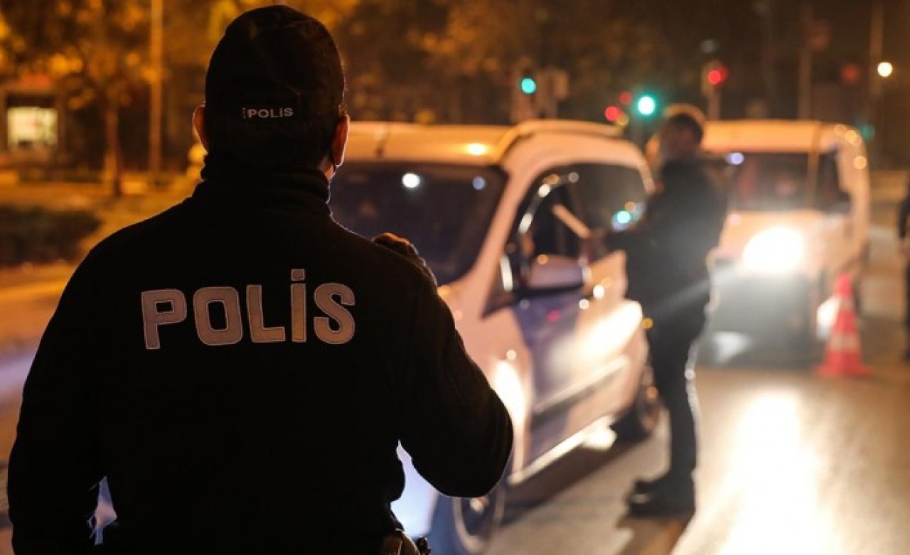 İstihbaratçı polis,  meslektaşını 'FETÖ listesi' ile dolandırdı!