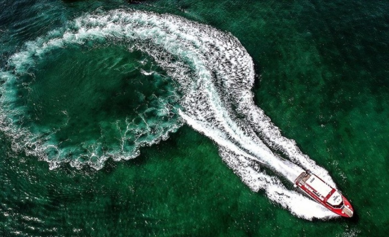 Kara,  deniz ve hava ambulanslarıyla İstanbul'un her köşesine hizmet taşınıyor