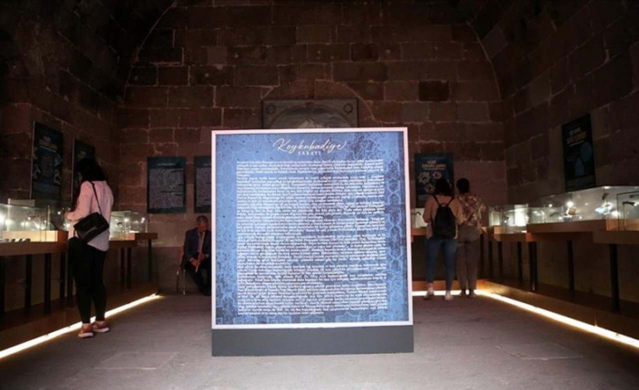 Kayseri'de Keykubadiye Sarayı'ndan çıkan eserler sergileniyor