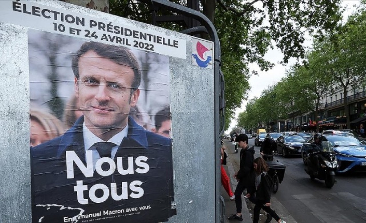 Macron'a büyük şok: Topal ördek oldu!
