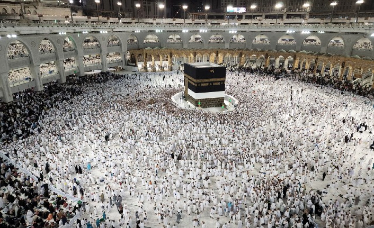 Mekke'ye ulaşan hacı adayları,  ibadetlerini sürdürüyor