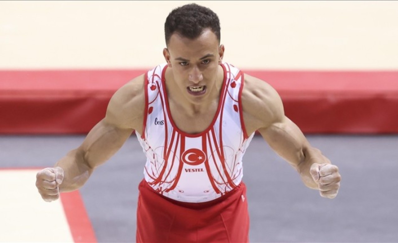 Milli cimnastikçi Adem Asil'den altın madalya