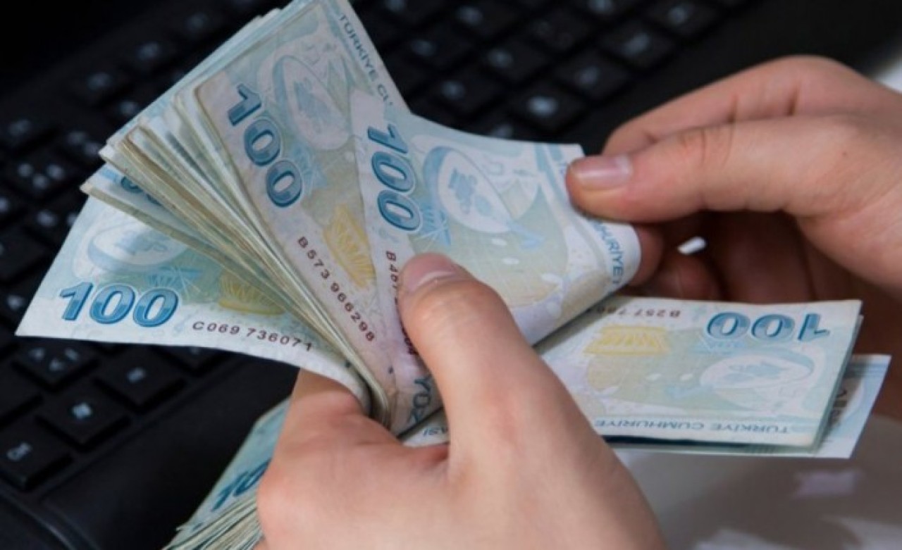 Milyonlarca insan bunu bekliyordu: Memur ve emeklilerin maaşlarına ne kadar zam yapılacağı belli oldu