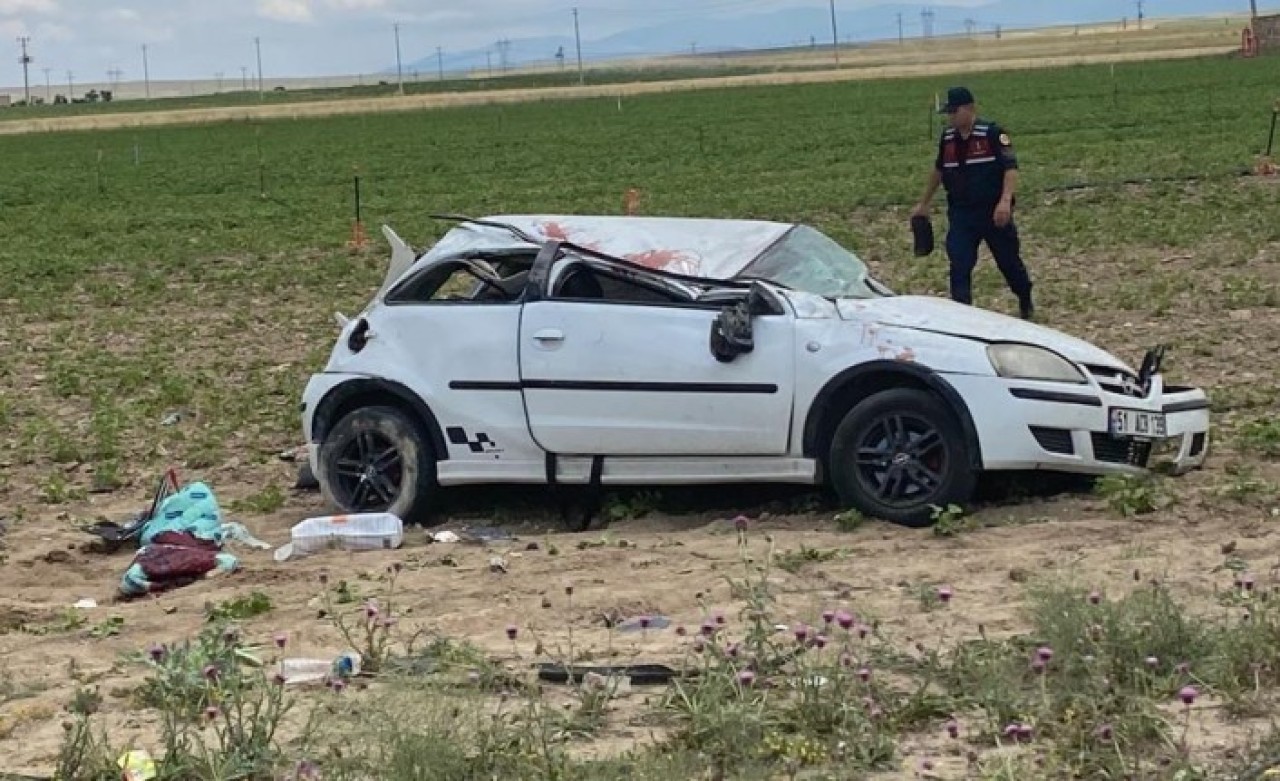 Niğde'de feci kaza: Doktor çift Nur Şeker ve Ali Şeker'in otomobili tarlaya yuvarlandı