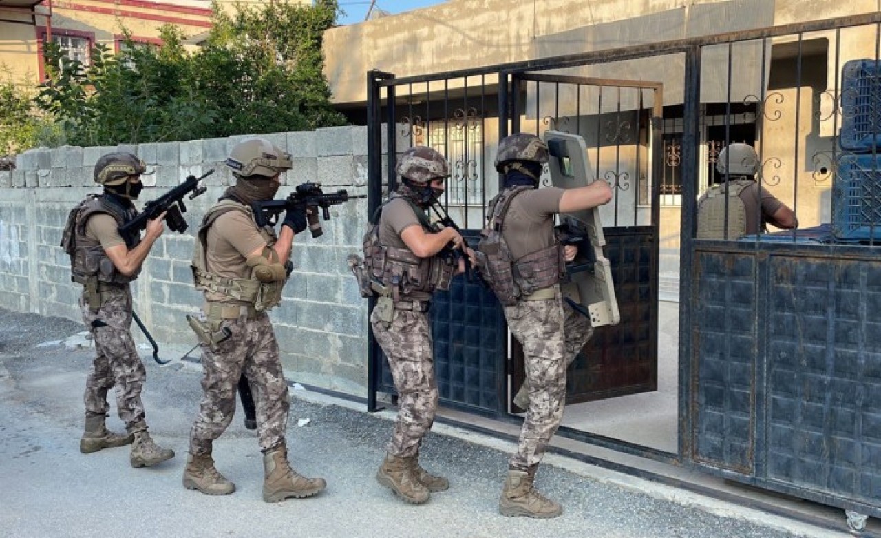 Şafak vakti operasyon: Çok sayıda gözaltı