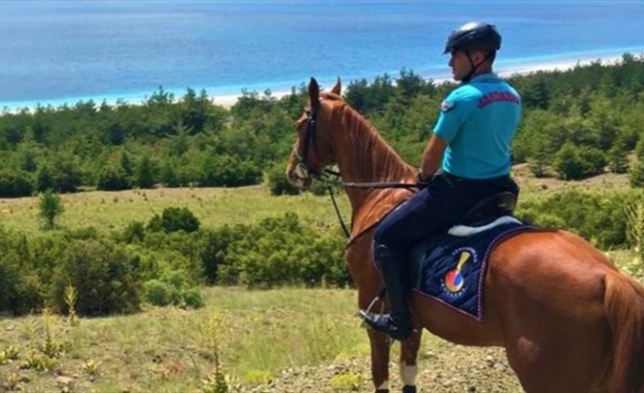 Salda Gölü çevresinde Atlı Jandarma Timi devriyeye başladı