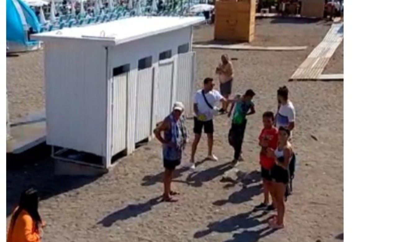 Soyunma kabinindekileri fotoğrafladığı öne sürülen yabancı uyruklu şahıs tekme tokat dövüldü