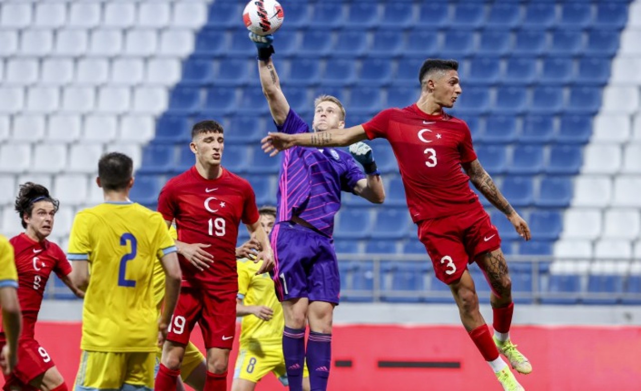 Tolunay Kafkas dondu kaldı: 10 kişilik Kazakistan'ı yenemedik,  hayallere veda ettik