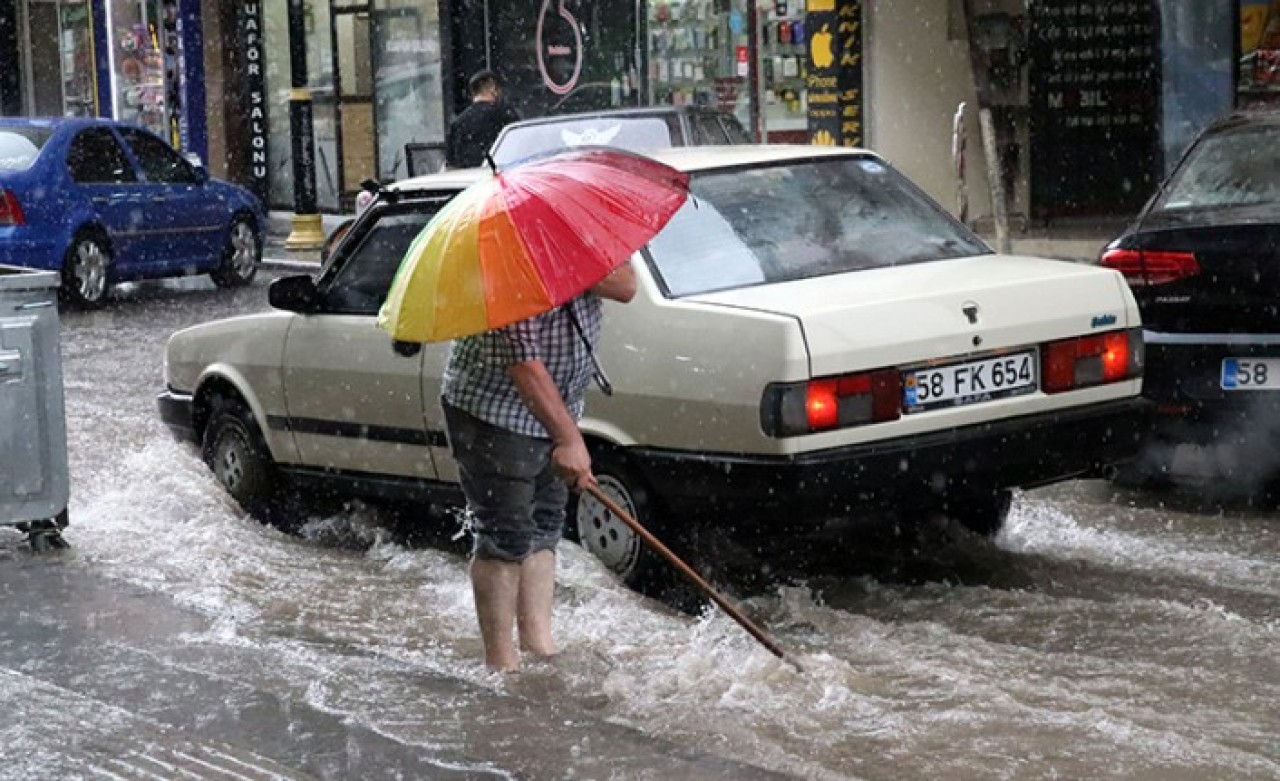 Türkiye böyle felaket görmedi! 15 ili sel vurdu,  hayat felç oldu