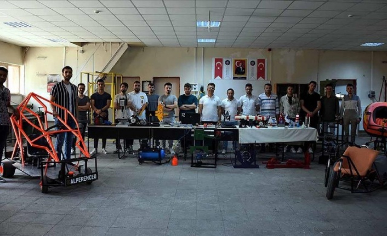 Üniversite öğrencileri atık malzemeleri teknolojiyle buluşturdu