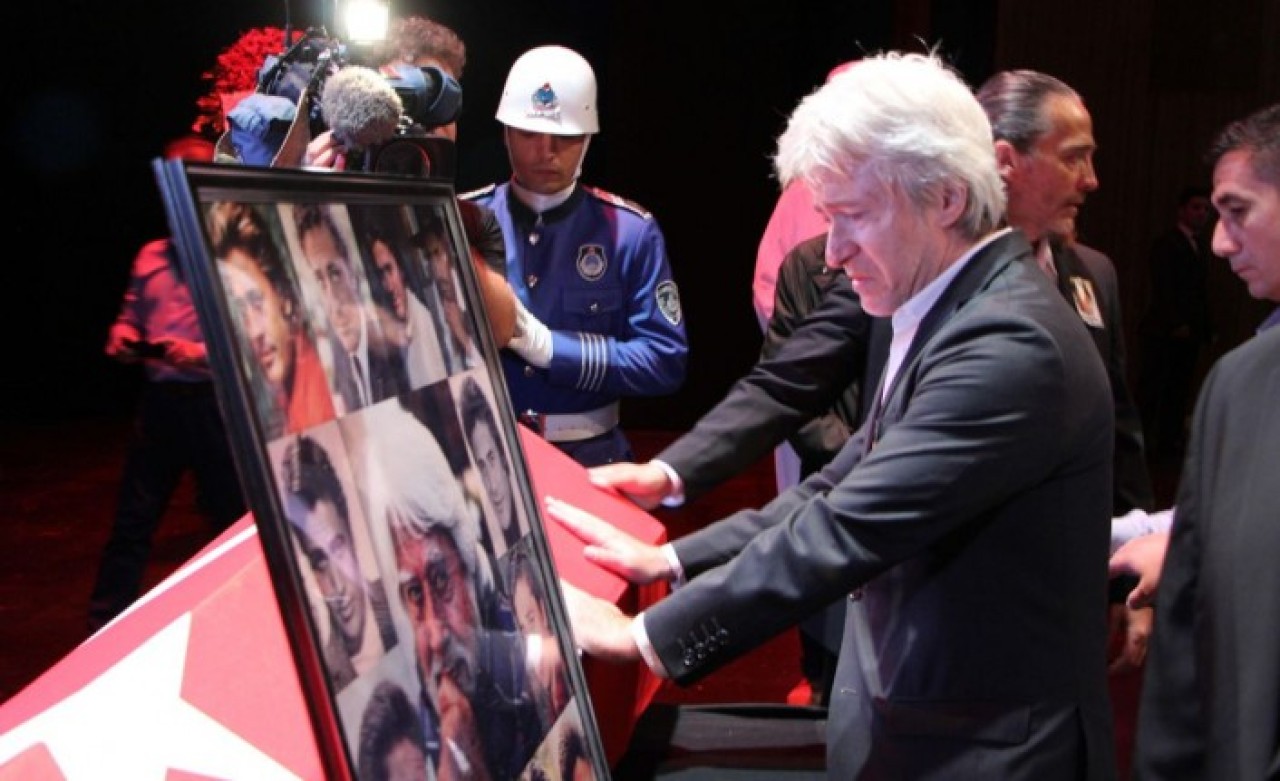 Usta sanatçı Cüneyt Arkın son yolculuğuna uğurlanıyor!