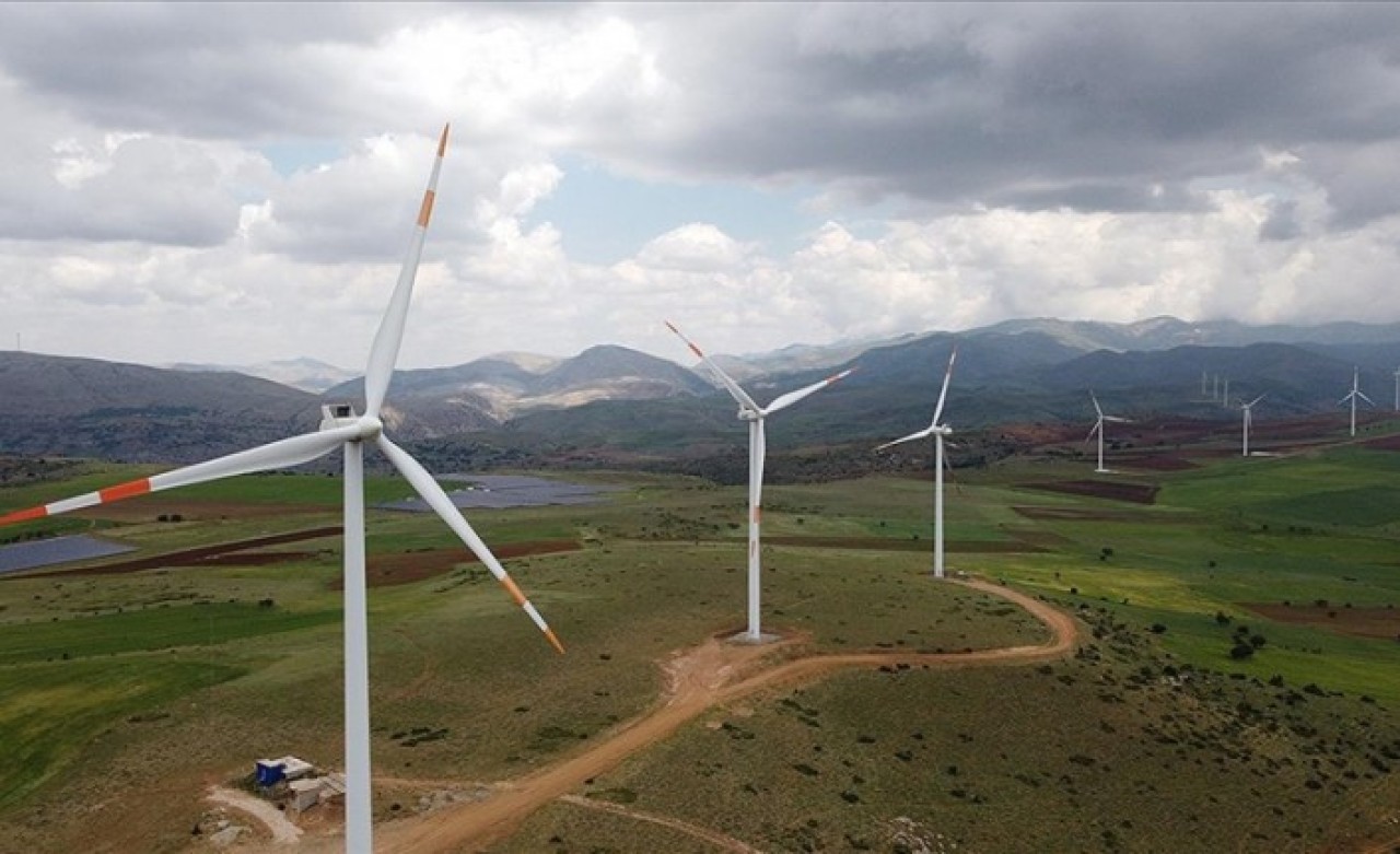 Yahyalı,  rüzgarlı ve güneşli gün sayısı fazlalığıyla yenilenebilir enerji yatırımlarını çekiyor