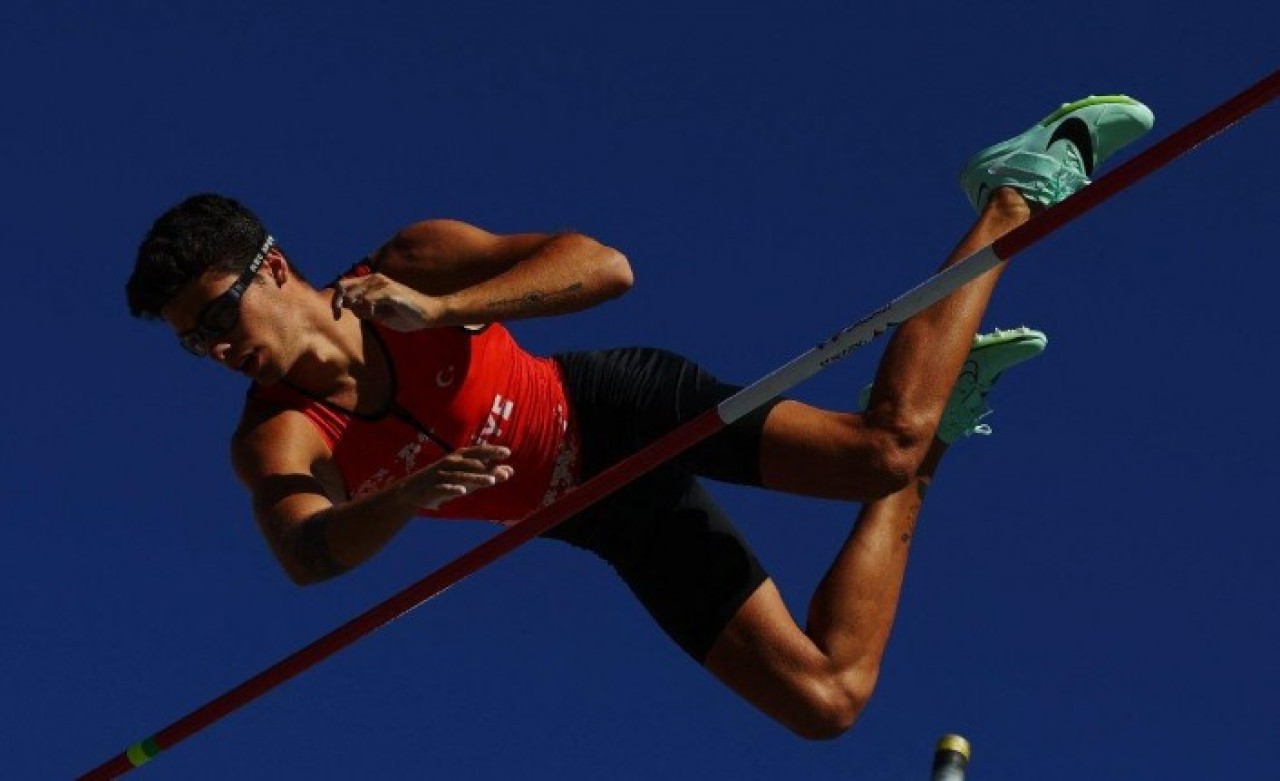 ABD'de uçtu: Ersu Şaşma tarihe geçti