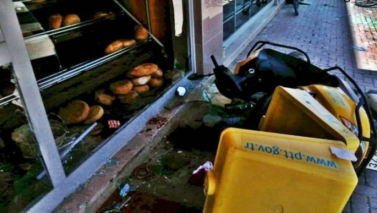 Akyazı'da çaldığı motosikletle fırının vitrininden içeri giren Suriyeli öldü