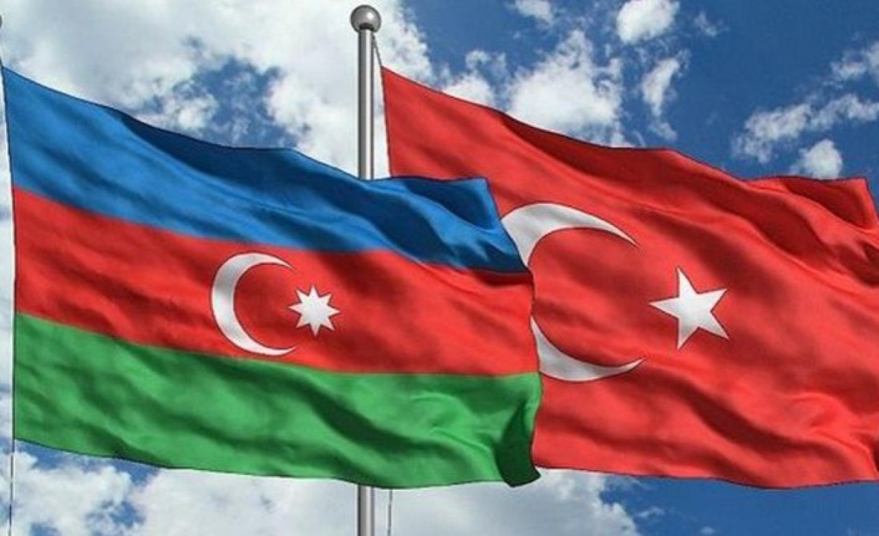 Bakü'de,  Caspian Enerji Forumu'nun "Türkiye-Azerbaycan ilişkileri" oturumu yapıldı