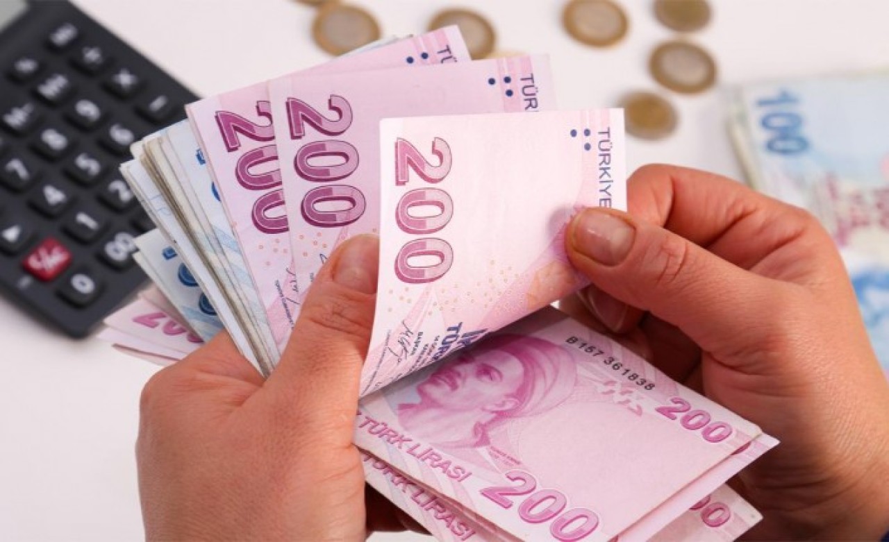 Bankalar yarışa girdi: Maaşını taşıyan emekliye 6 bin 500 TL ödenecek!